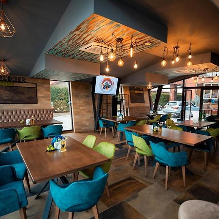 Hotel Grandis Apulum Mioveni Ngoại thất bức ảnh