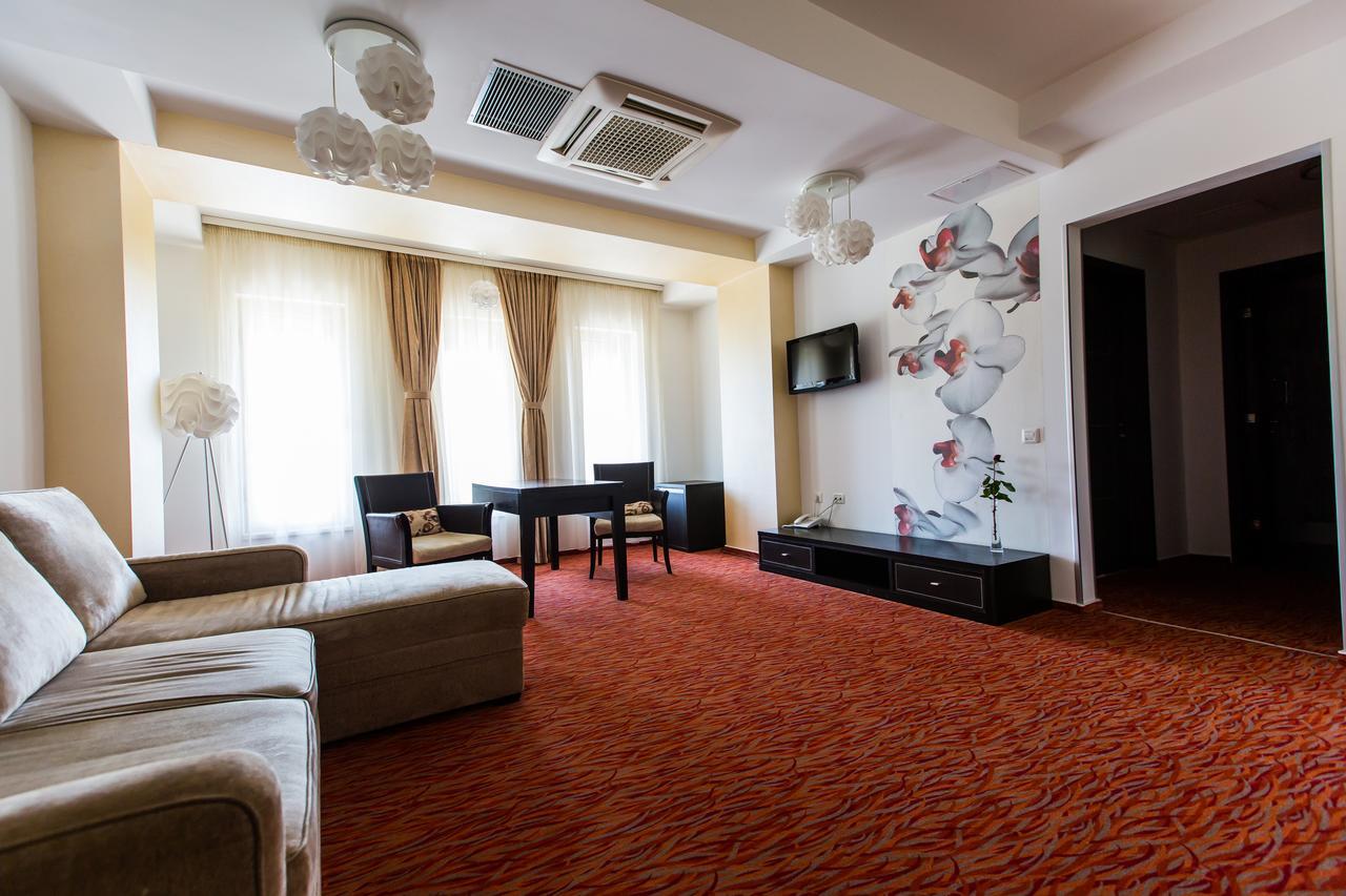 Hotel Grandis Apulum Mioveni Ngoại thất bức ảnh