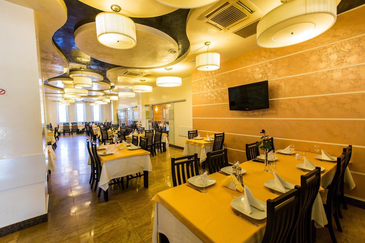 Hotel Grandis Apulum Mioveni Ngoại thất bức ảnh