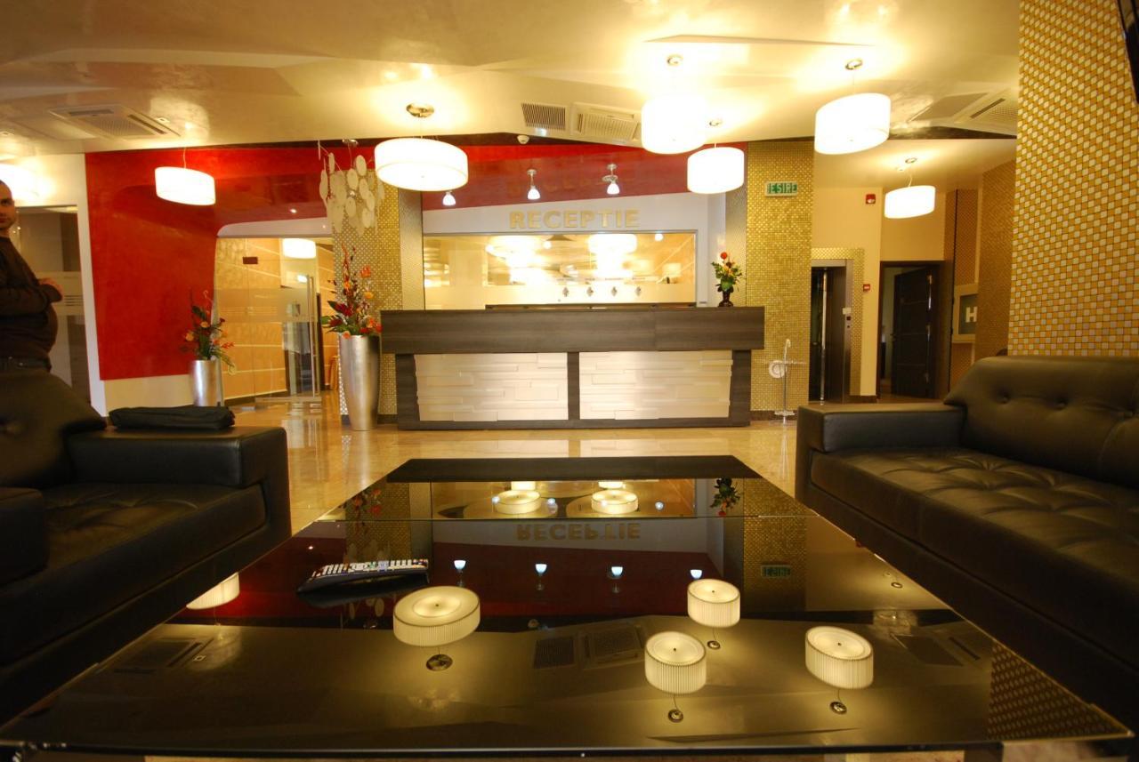 Hotel Grandis Apulum Mioveni Ngoại thất bức ảnh