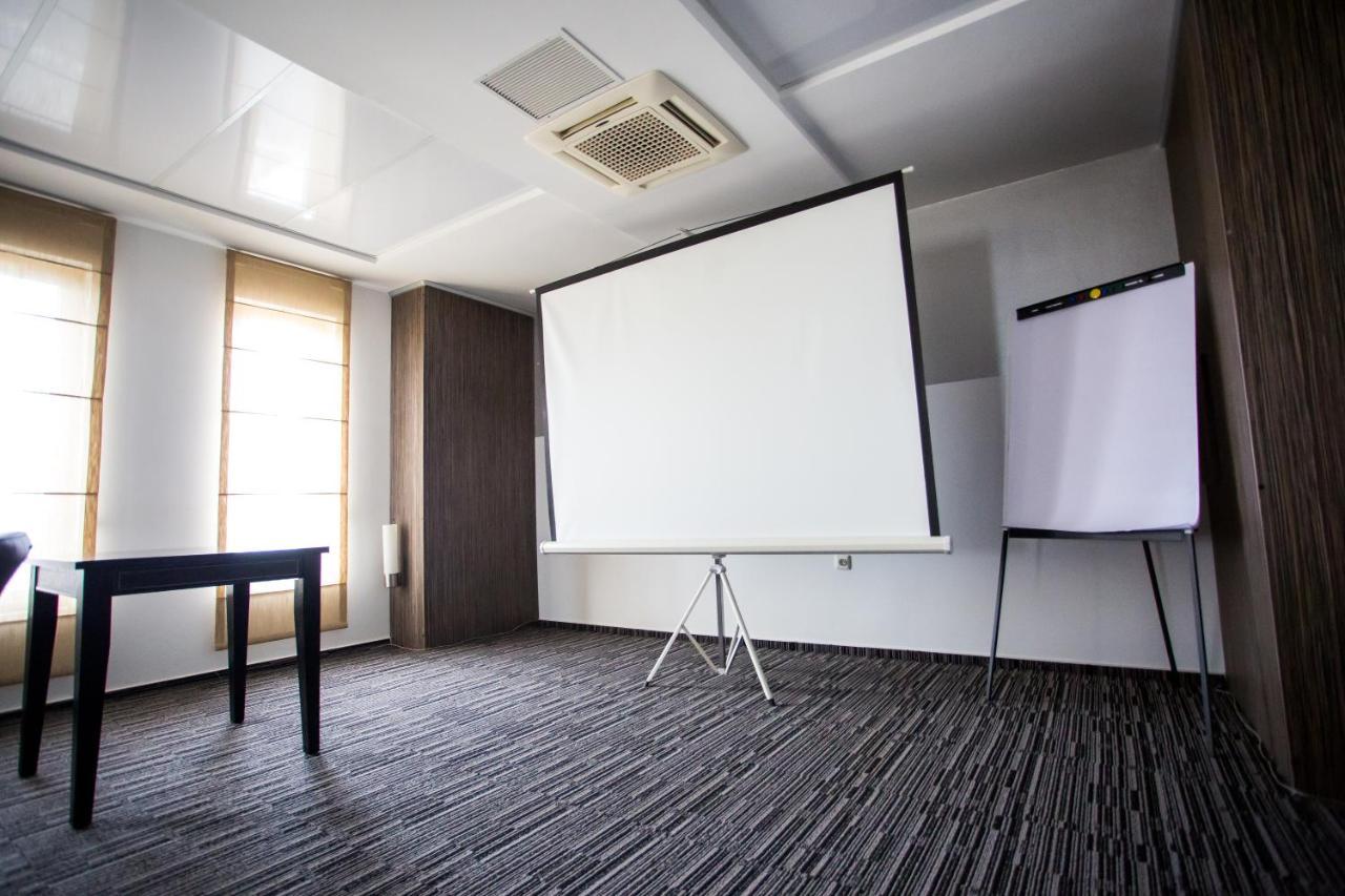 Hotel Grandis Apulum Mioveni Ngoại thất bức ảnh