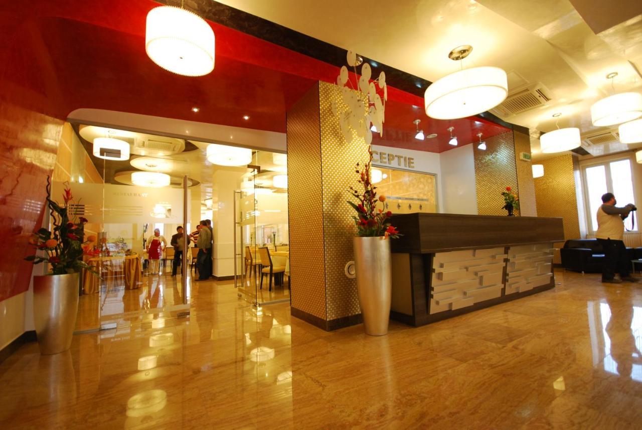 Hotel Grandis Apulum Mioveni Ngoại thất bức ảnh
