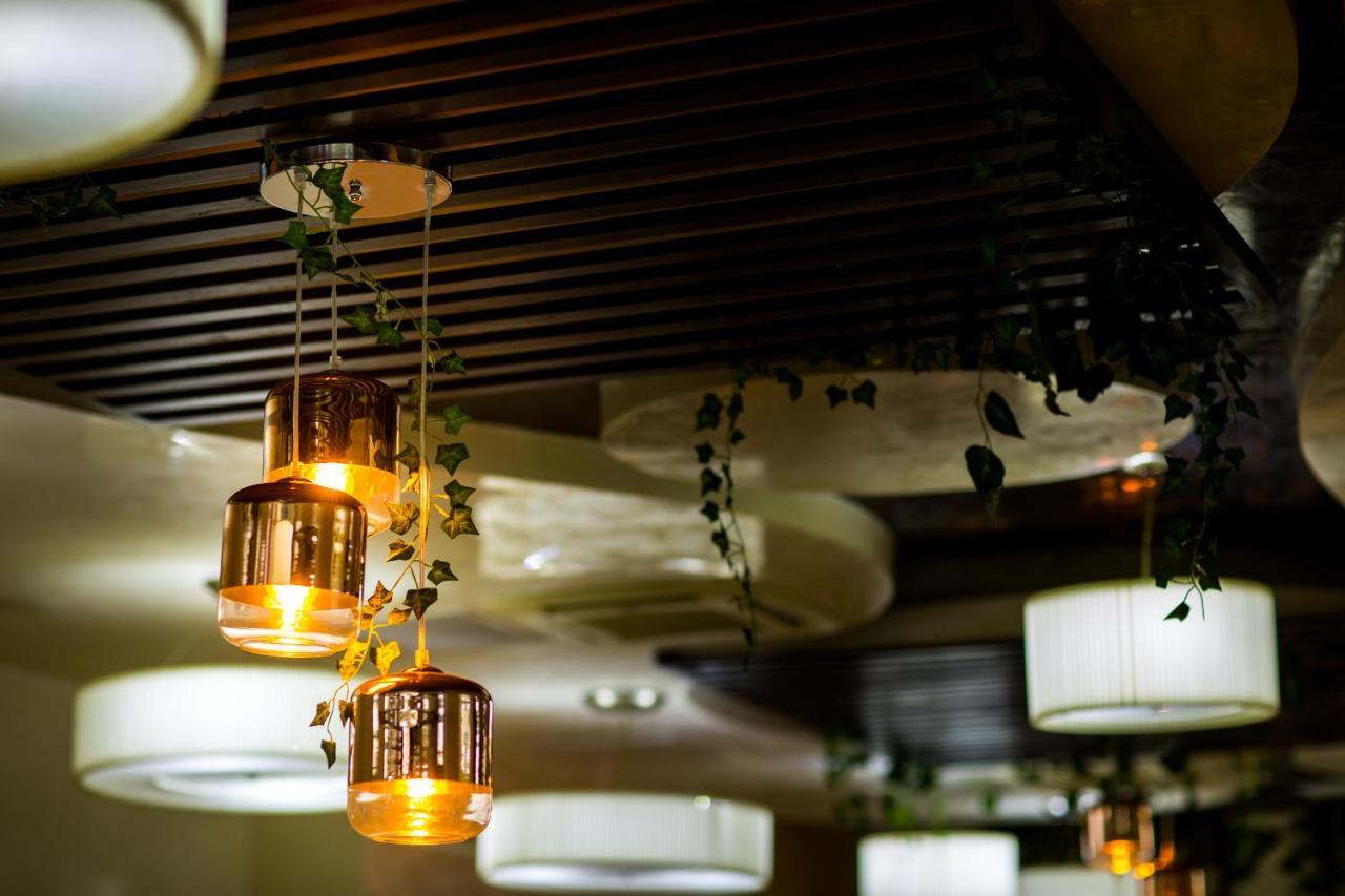 Hotel Grandis Apulum Mioveni Ngoại thất bức ảnh